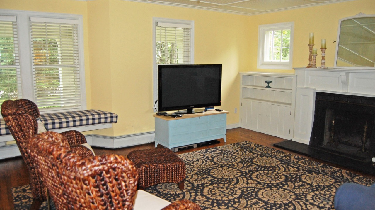 Photo of Livingroom in Maple City