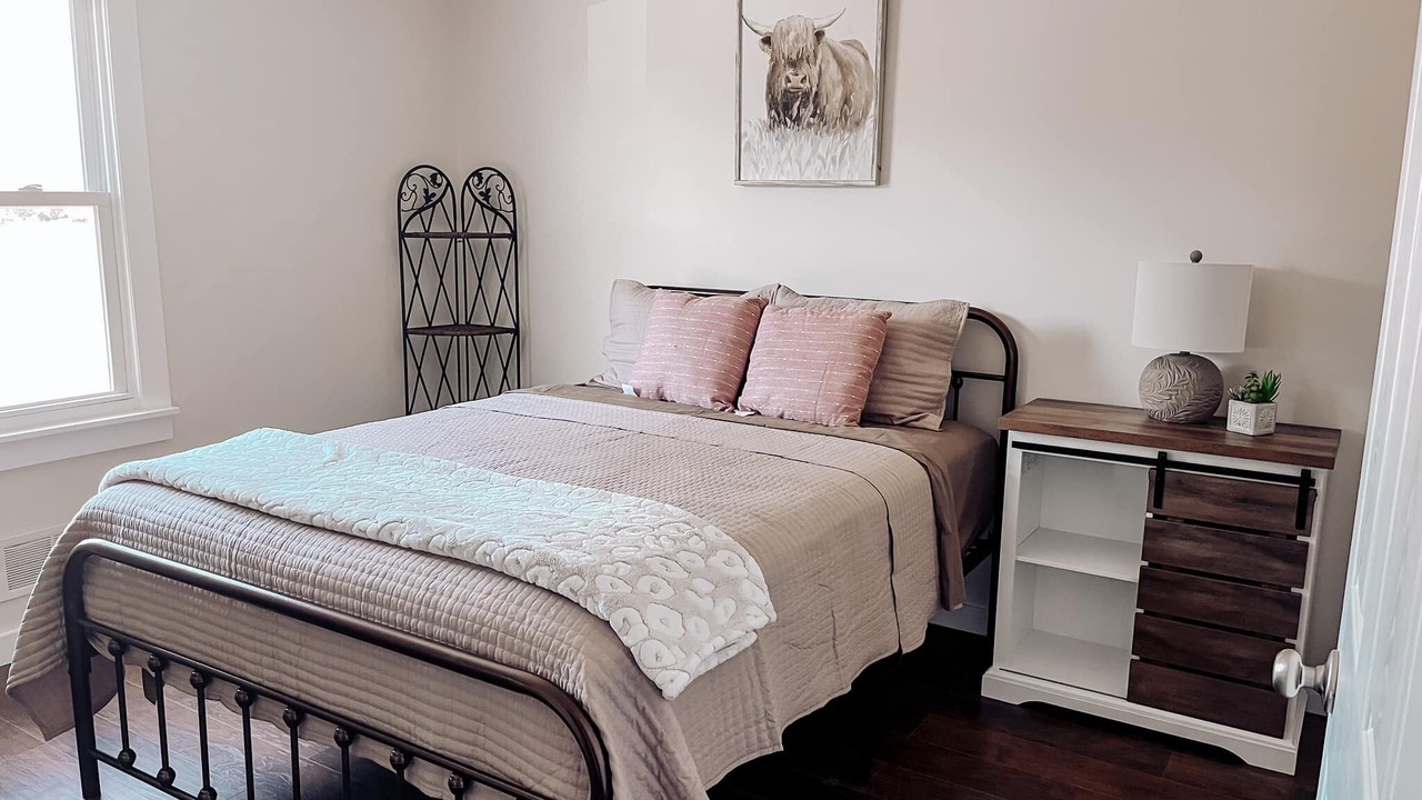 Photo of Bedroom in Lakemont