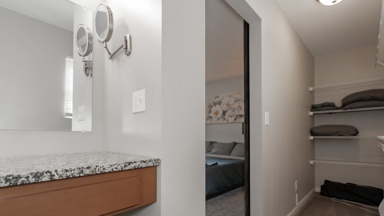 Photo of Bedroom in Mentor Headlands
