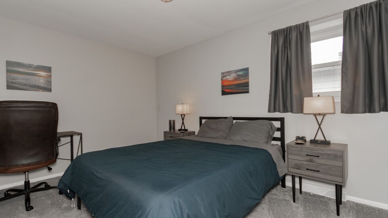 Photo of Bedroom in Mentor Headlands