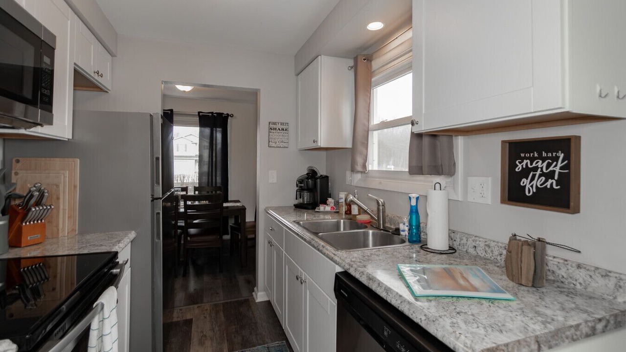 Photo of Kitchen in Mentor Headlands