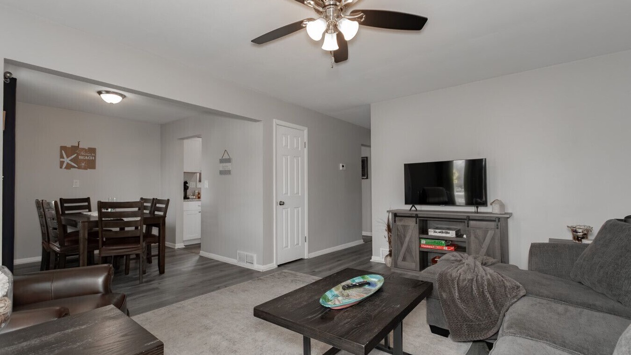 Photo of Livingroom in Mentor Headlands