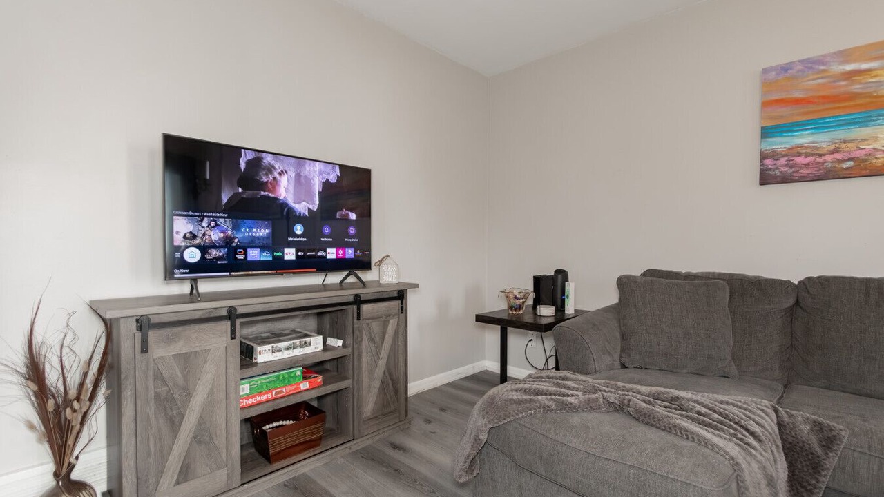 Photo of Livingroom in Mentor Headlands