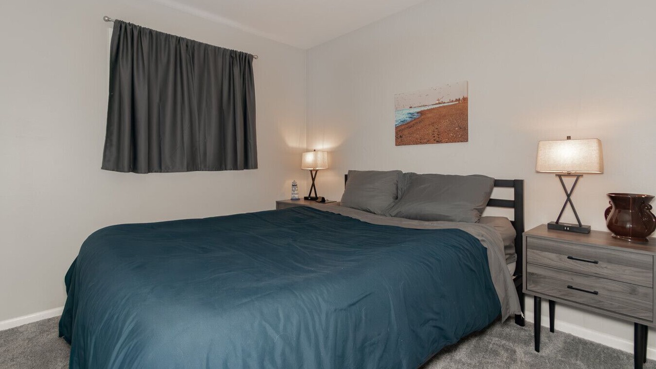 Photo of Bedroom in Mentor Headlands