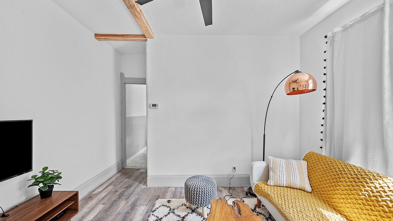 Photo of Livingroom in University Circle