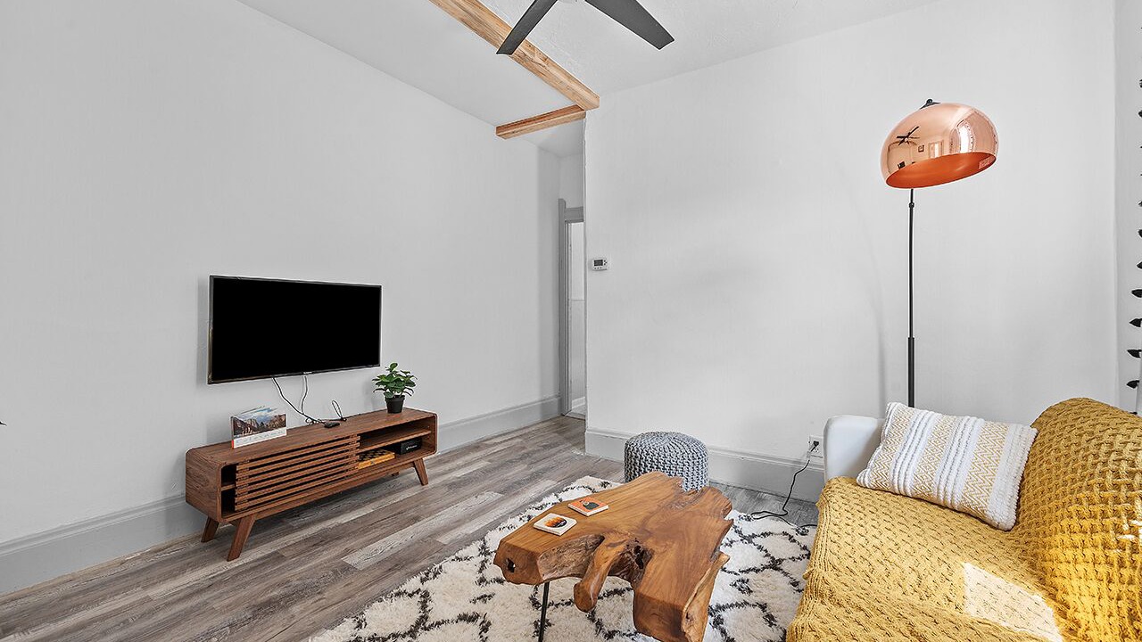 Photo of Livingroom in University Circle