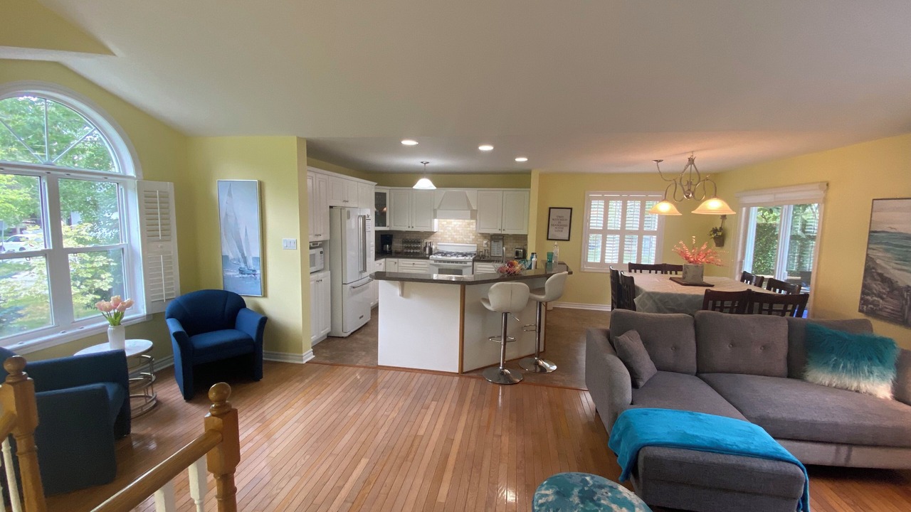 Photo of Livingroom in Wasaga Beach
