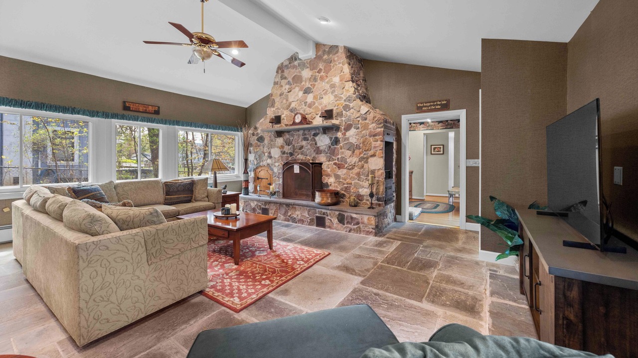 Photo of Livingroom in Honeoye