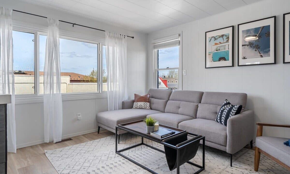 Photo of Livingroom in Sylvan Lake