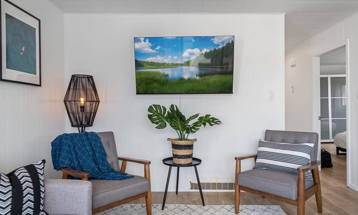 Photo of Livingroom in Sylvan Lake