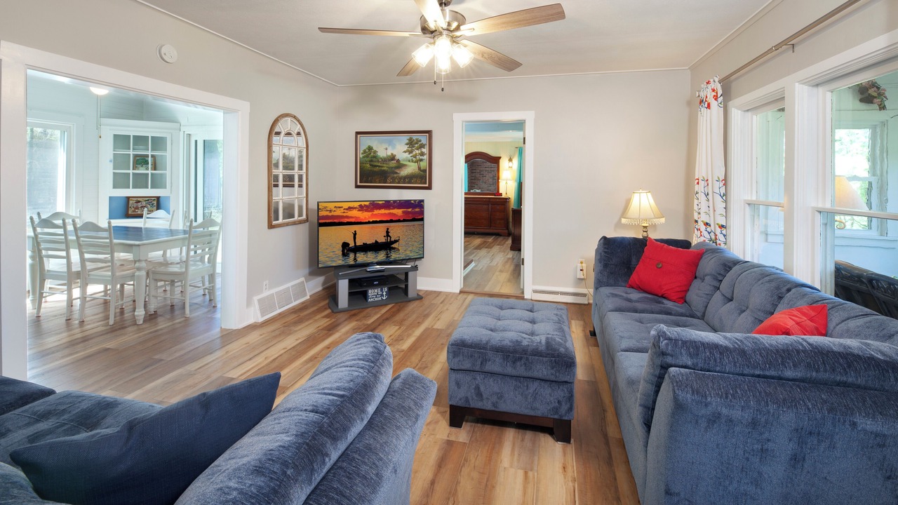 Photo of Livingroom in Maple City