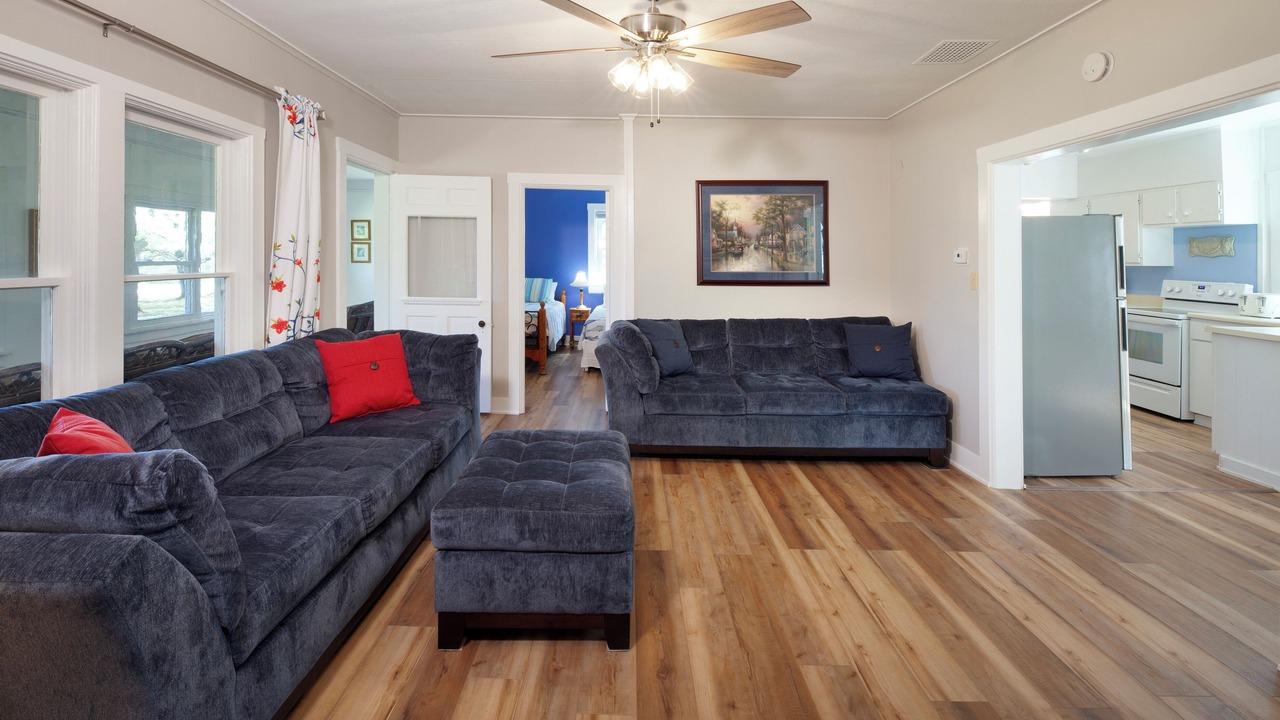 Photo of Livingroom in Maple City