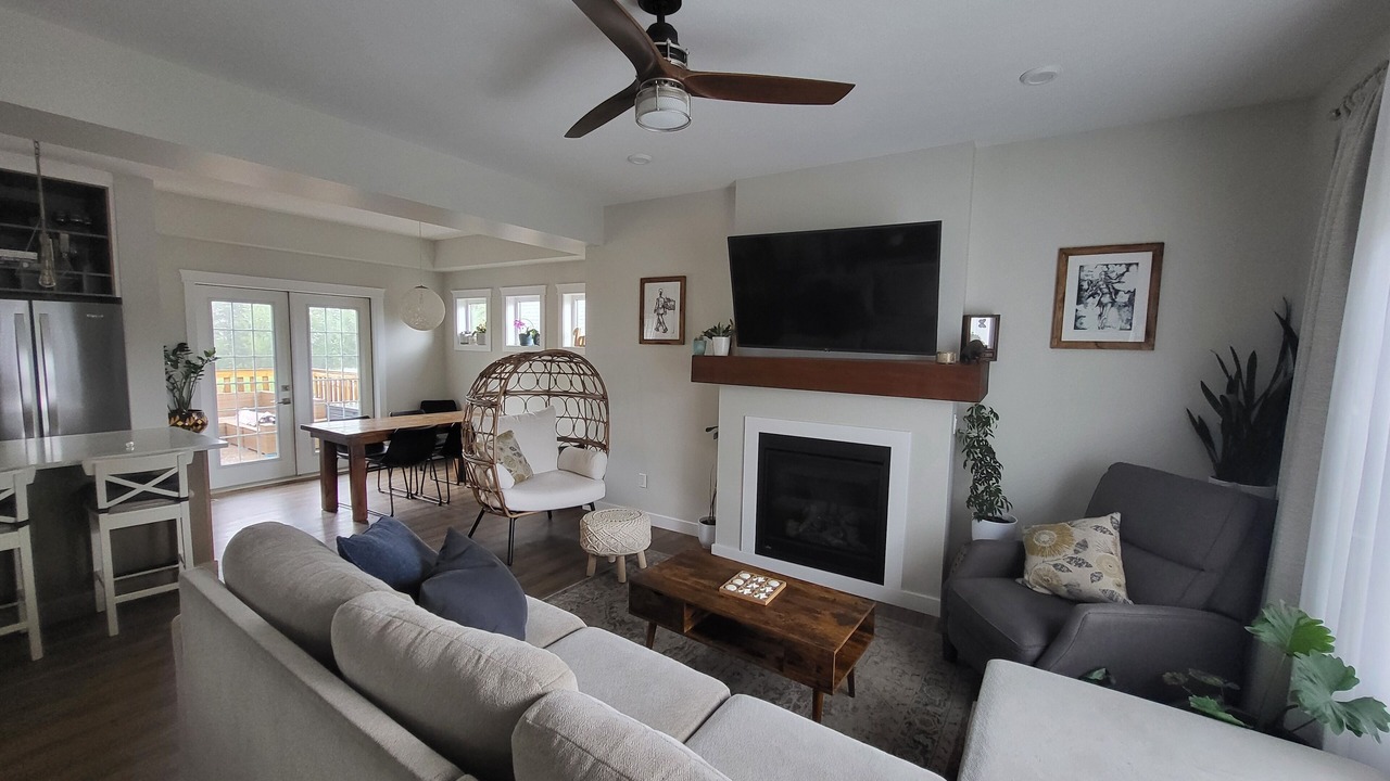 Photo of Livingroom in Sylvan Lake