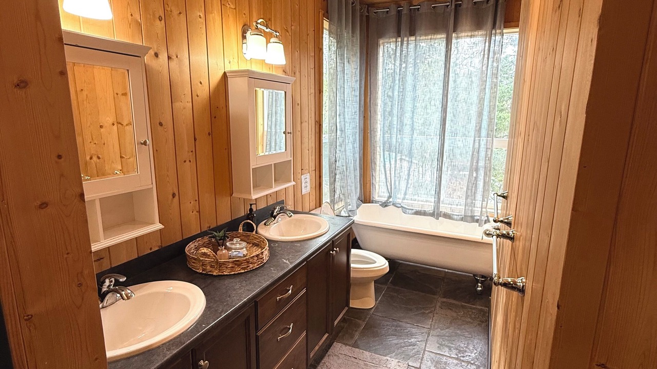 Photo of Bathroom in Eagle Creek