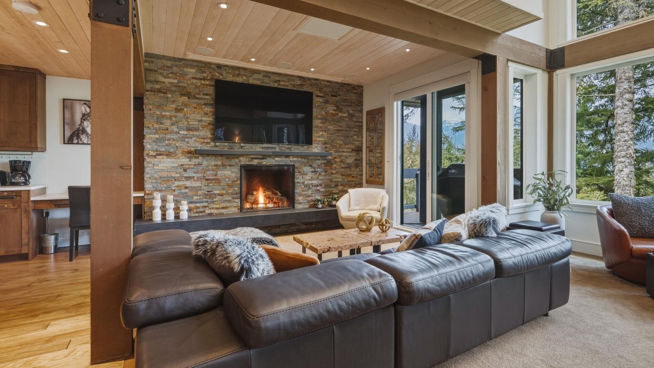 Photo of Livingroom in Whistler Village