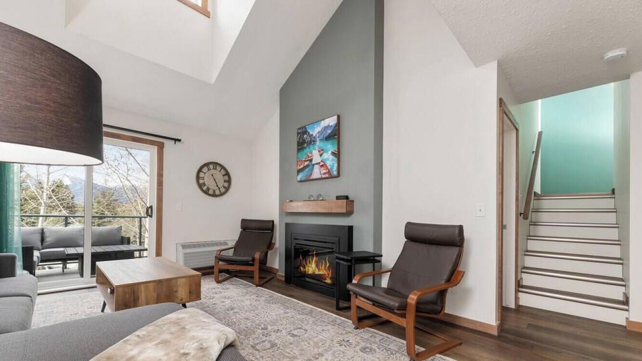 Photo of Livingroom in Radium Hot Springs