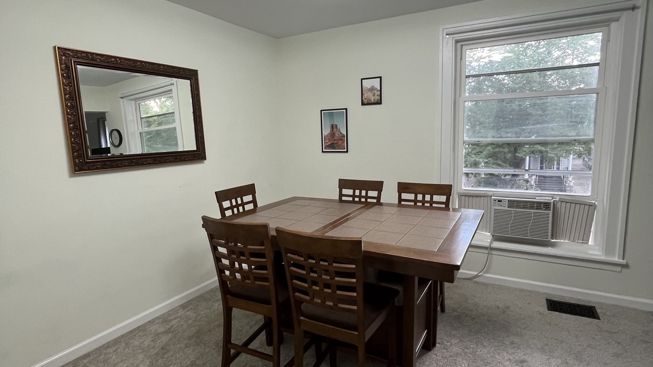 Photo of Livingroom in Front Park