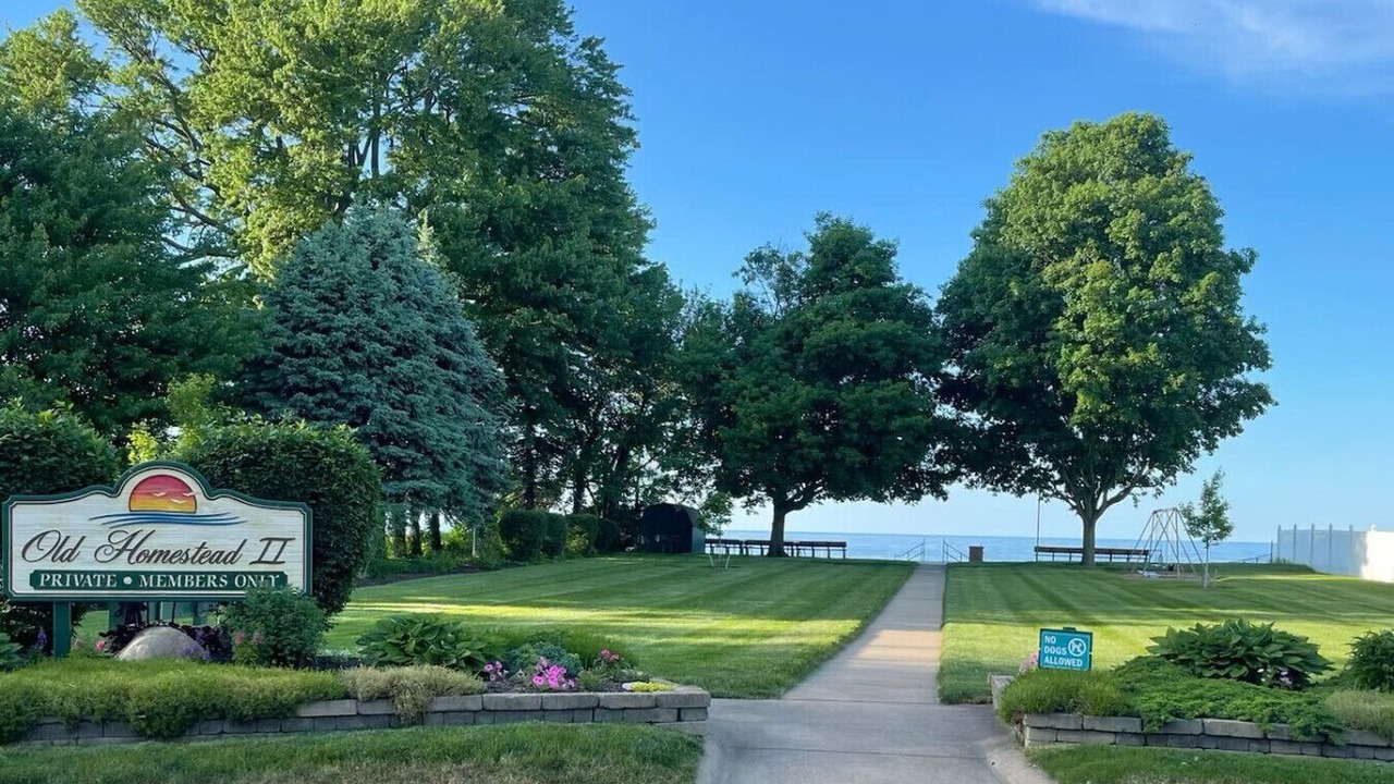 Photo of Others in Huron