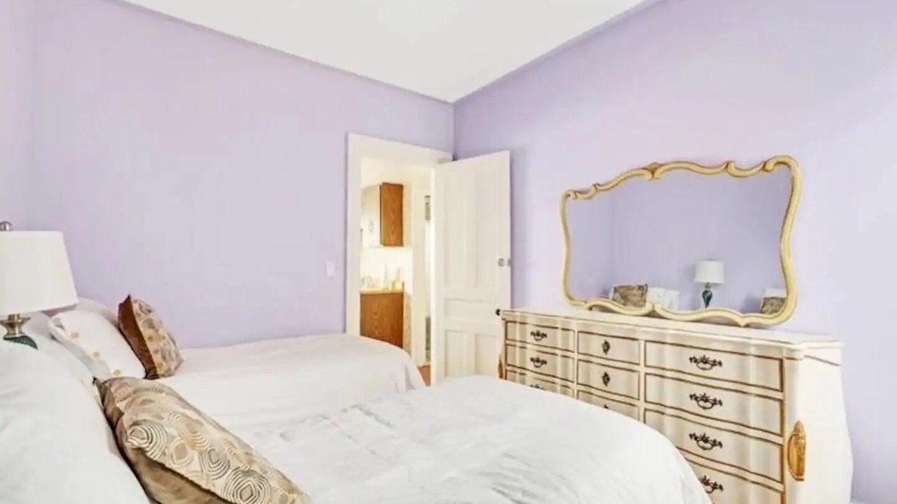 Photo of Bedroom in Front Park