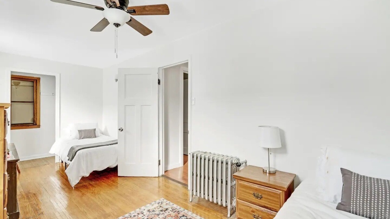 Photo of Bedroom in Front Park