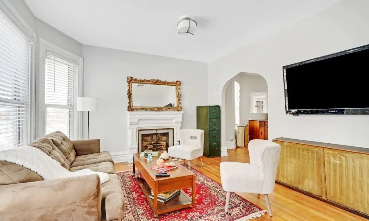 Photo of Livingroom in Front Park