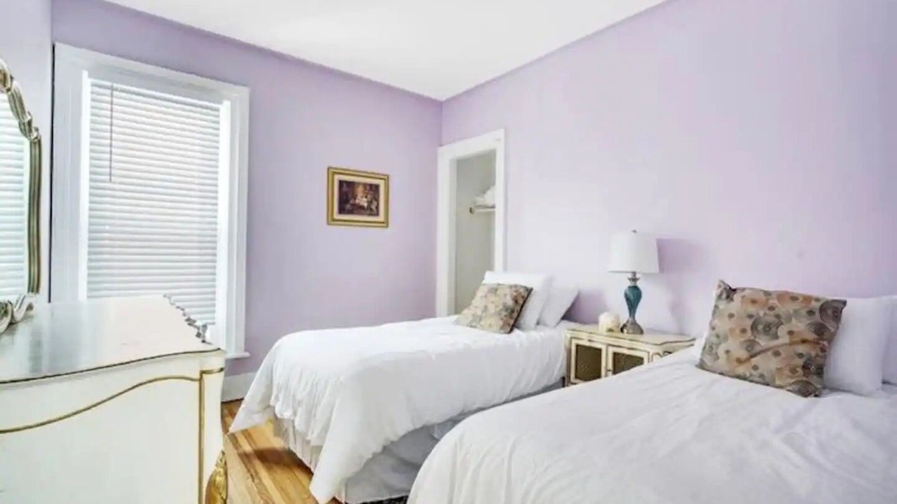 Photo of Bedroom in Front Park