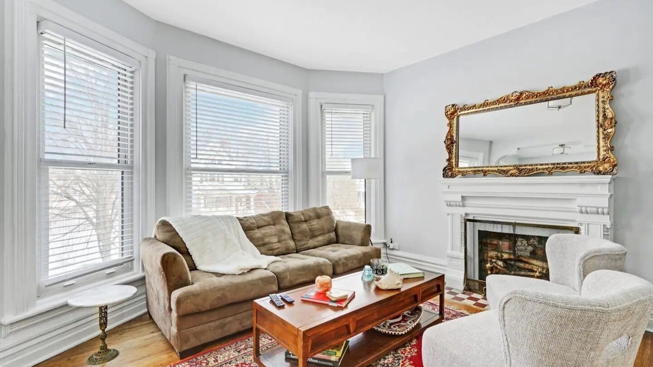 Photo of Livingroom in Front Park