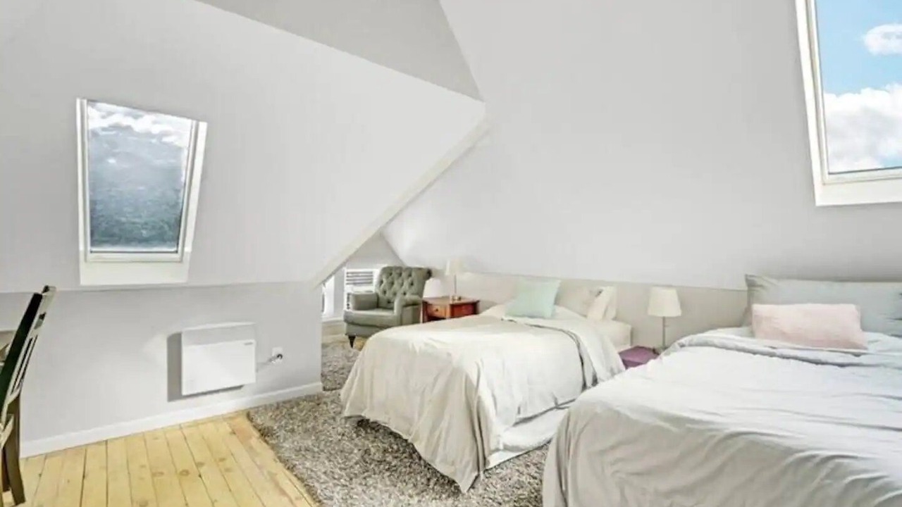 Photo of Bedroom in Front Park