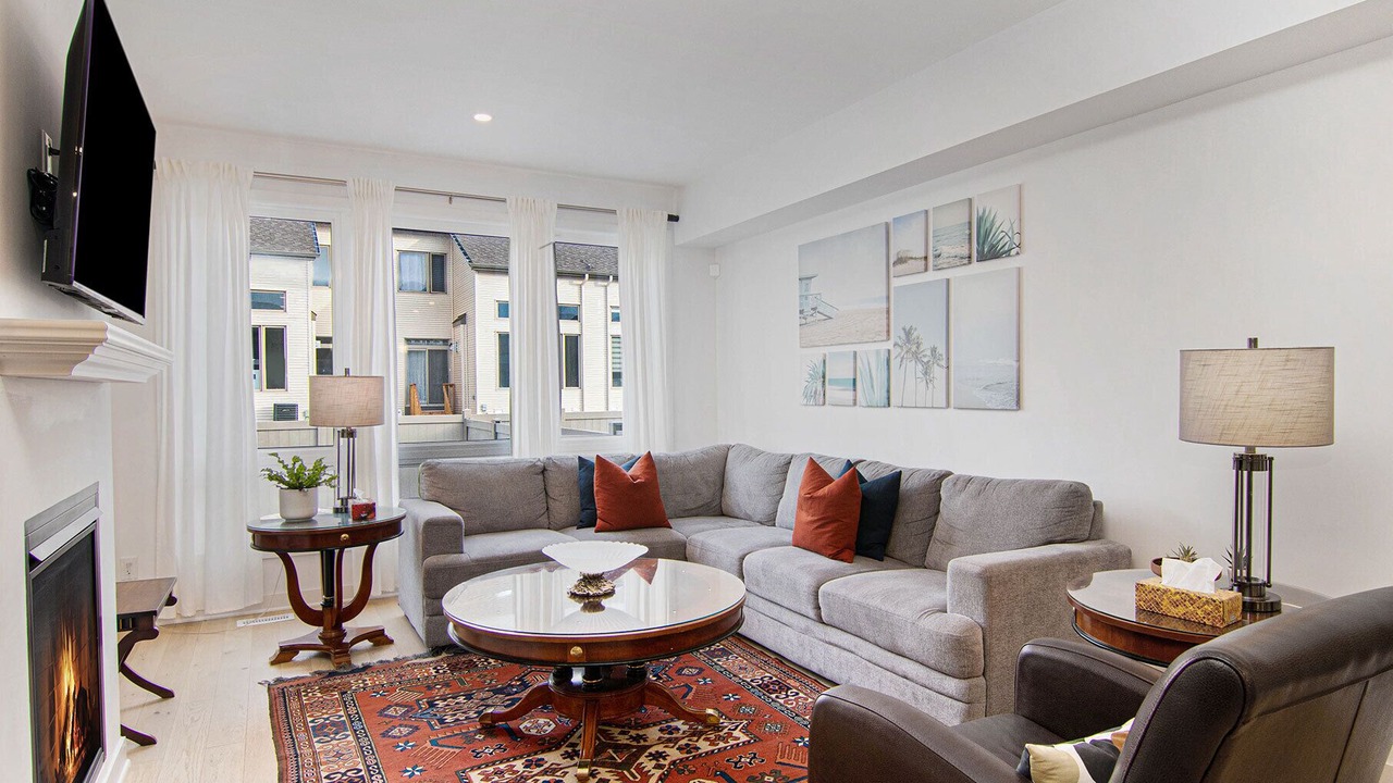 Photo of Livingroom in Ottawa Division