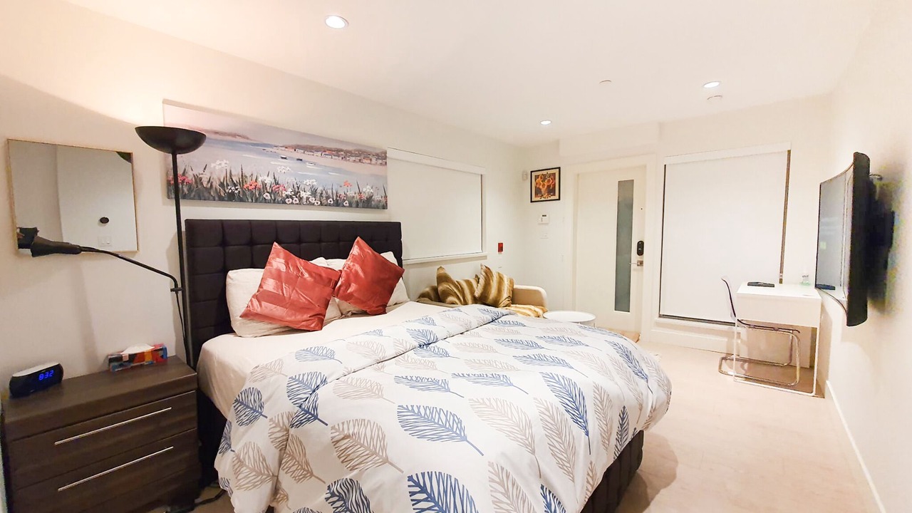 Photo of Bedroom in Renfrew-Collingwood