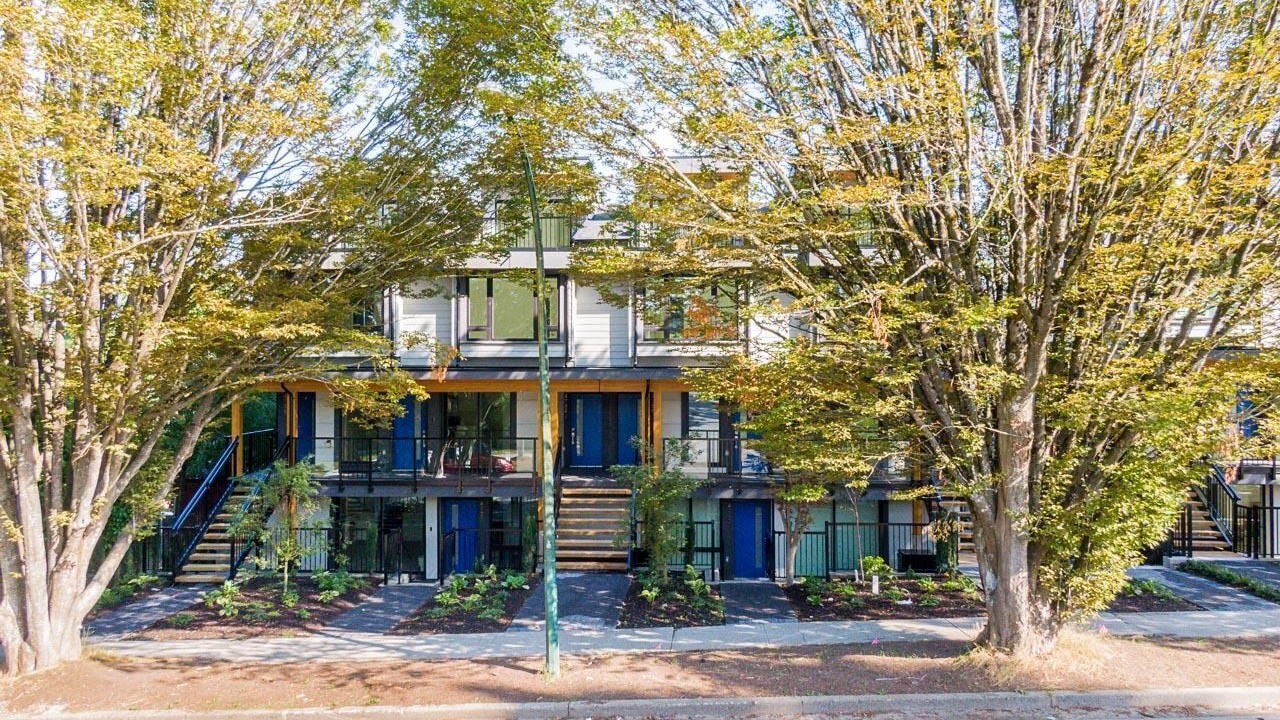 Photo of Outdoor in Renfrew-Collingwood
