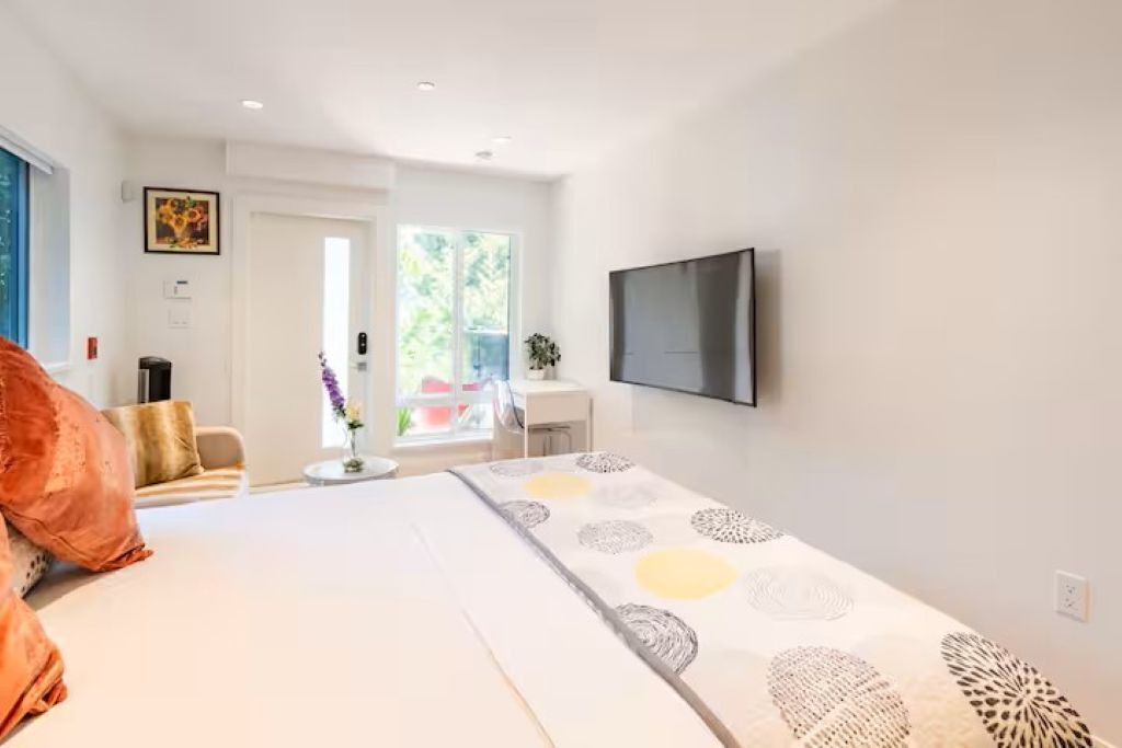 Photo of Bedroom in Renfrew-Collingwood