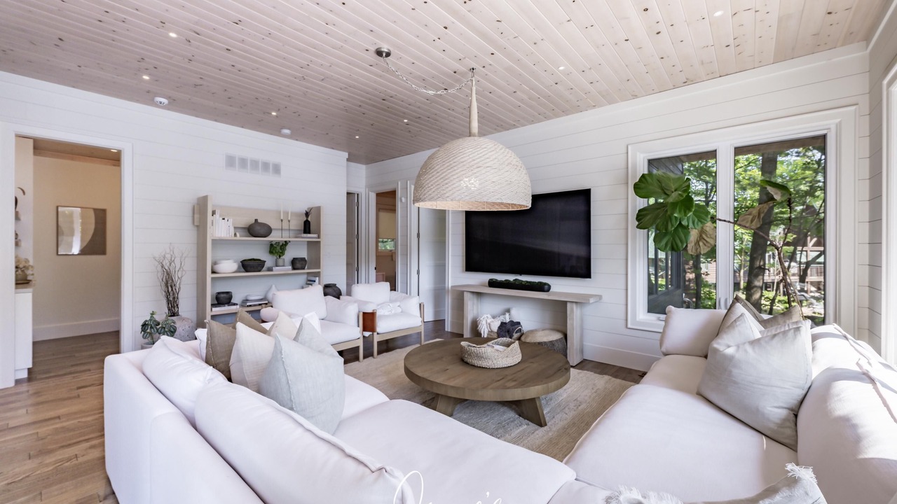 Photo of Bedroom in Muskoka Lakes
