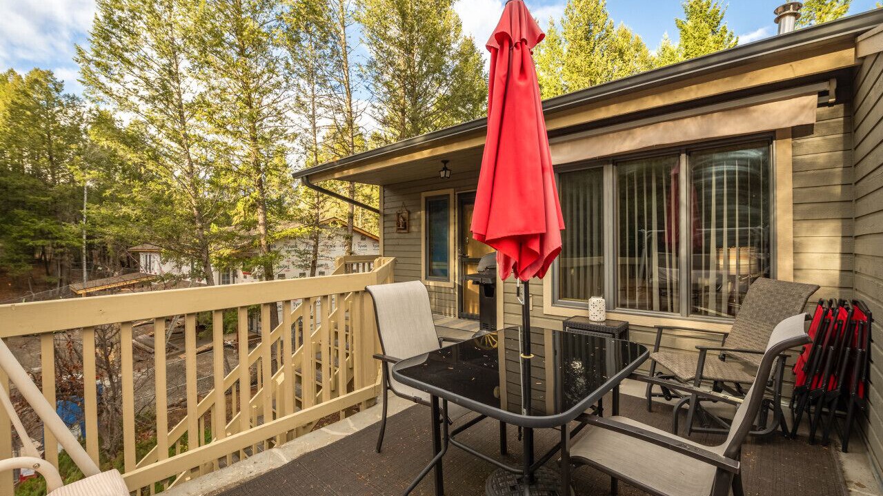 Photo of Patio Balcony in Radium Hot Springs