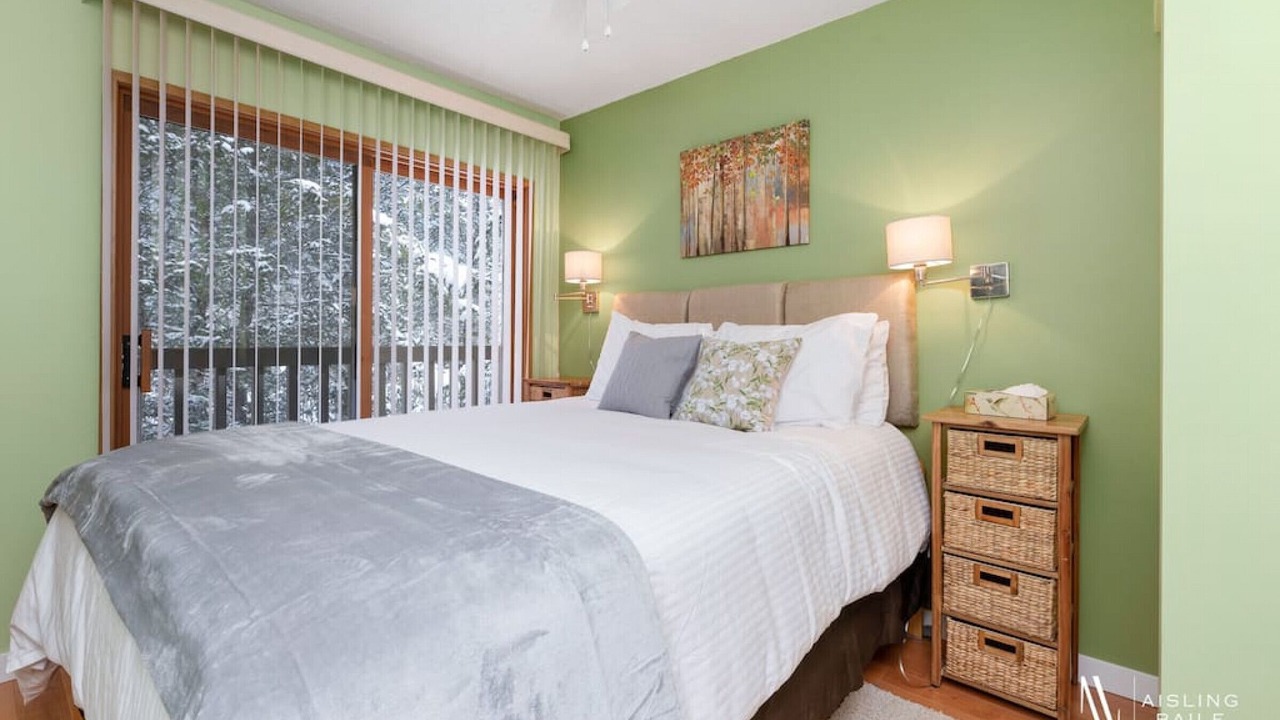 Photo of Bedroom in Radium Hot Springs
