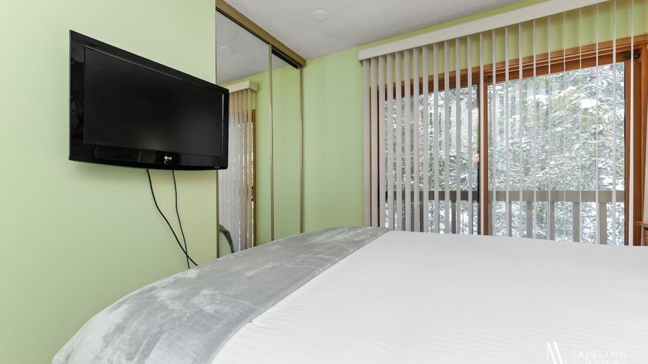 Photo of Bedroom in Radium Hot Springs