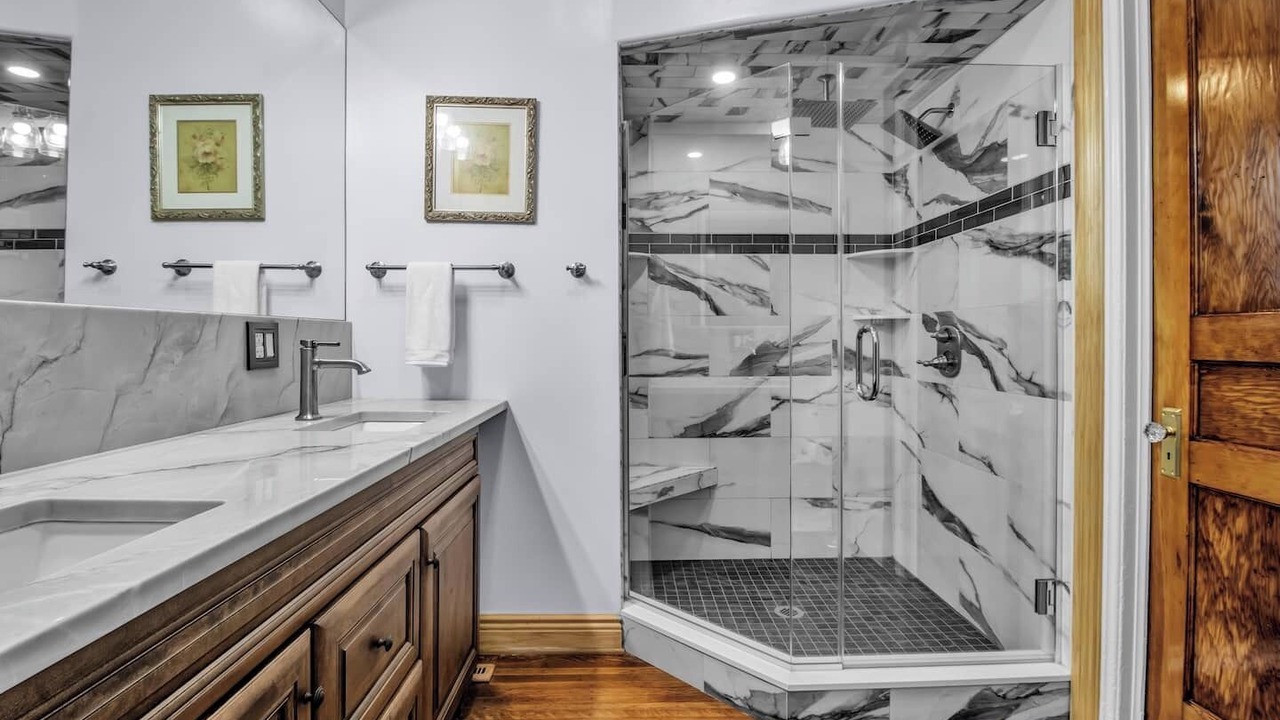 Photo of Bathroom in Front Park