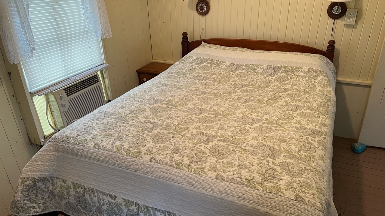 Photo of Bedroom in Lakeside
