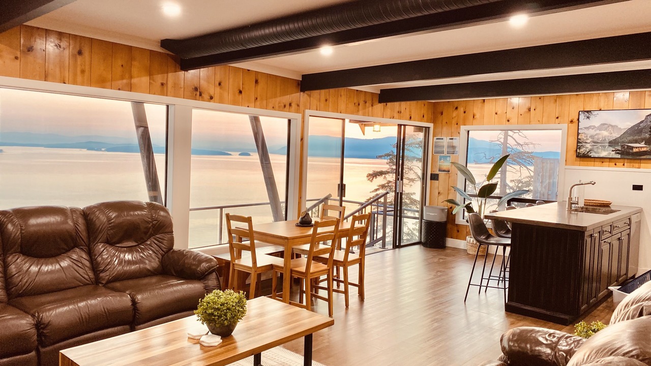 Photo of Livingroom in Pender Island