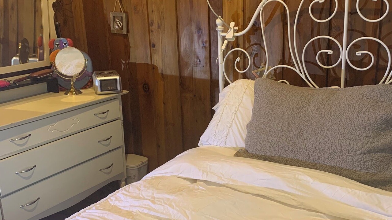 Photo of Bedroom in Dysart et al