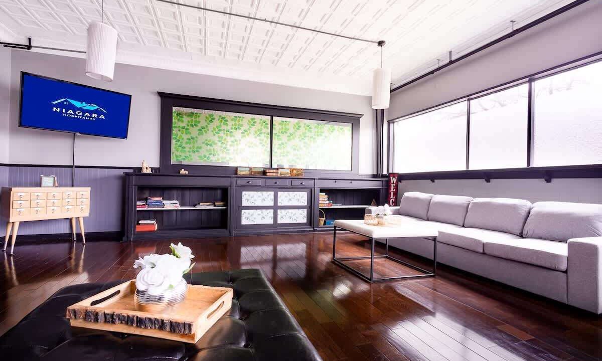 Photo of Livingroom in Niagara Falls