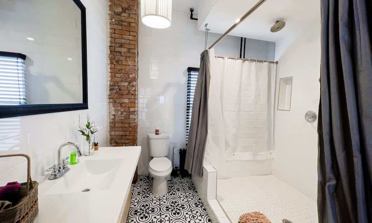 Photo of Bathroom in Niagara Falls