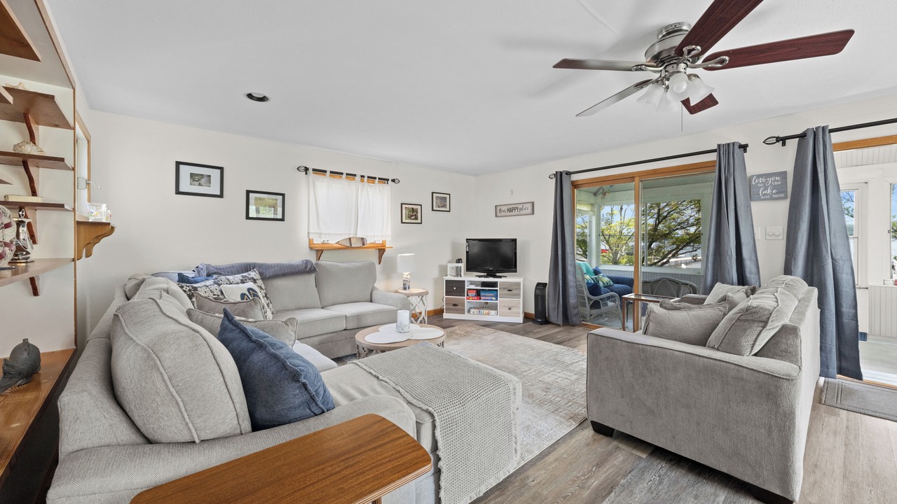 Photo of Livingroom in Conesus