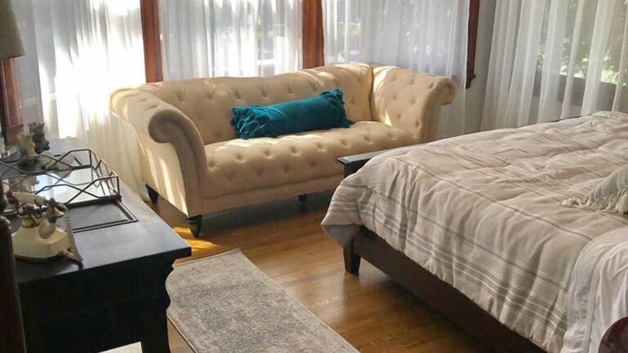 Photo of Bedroom in Front Park
