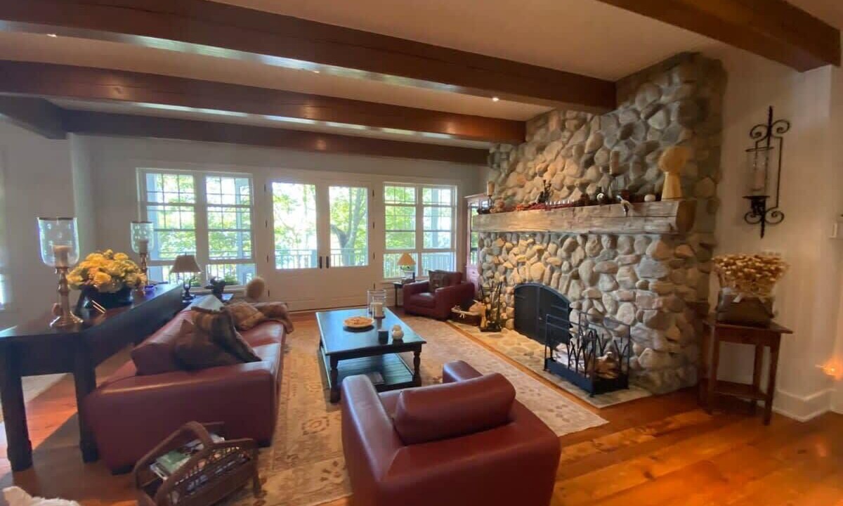 Photo of Bedroom in Crystal Beach