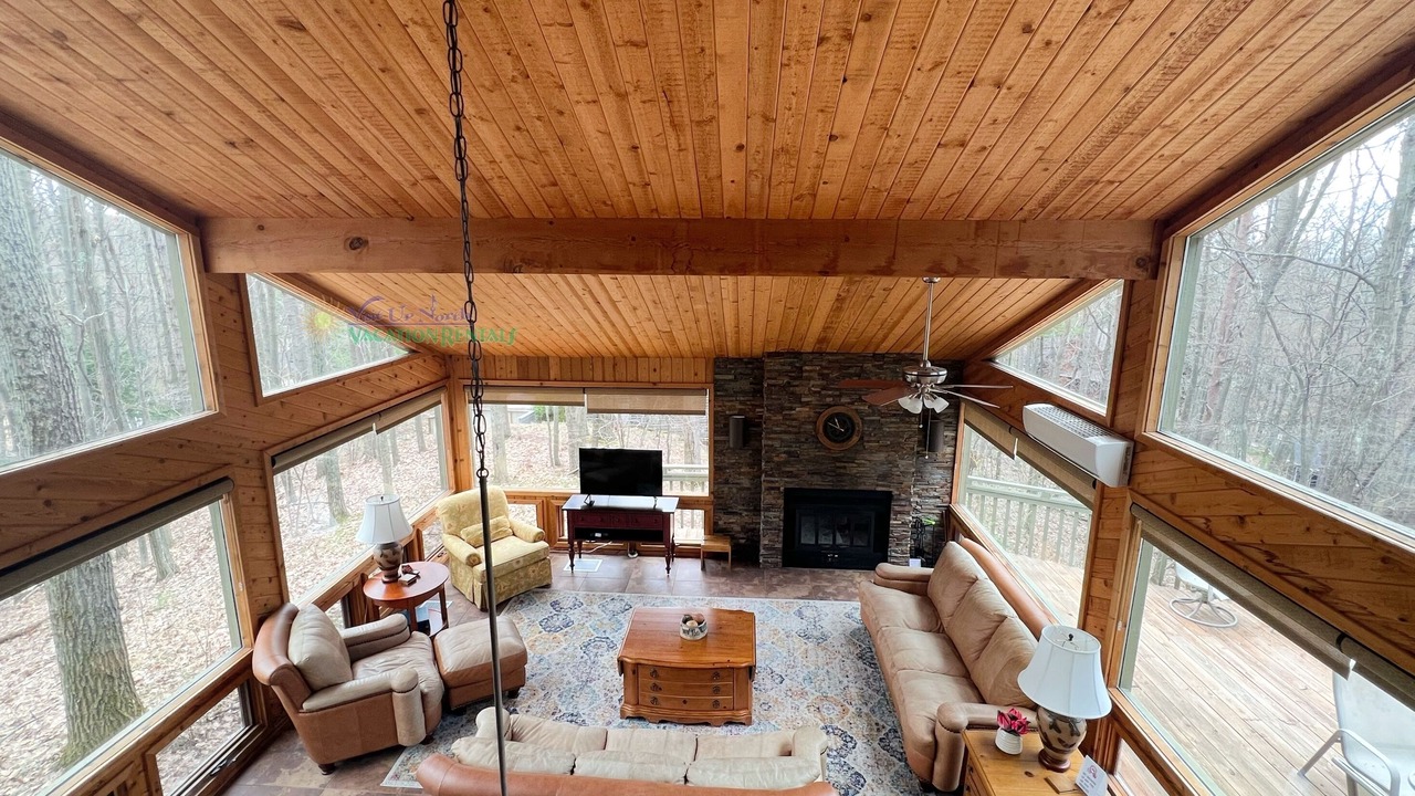 Photo of Bedroom in Maple City