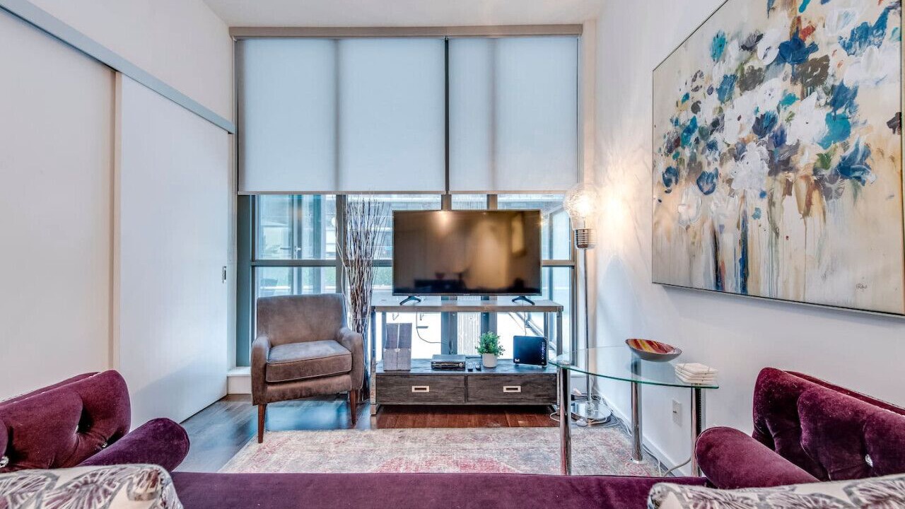 Photo of Livingroom in Toronto Entertainment District