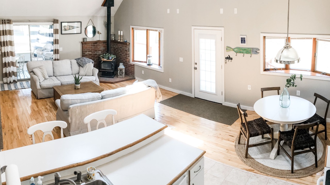 Photo of Livingroom in Kelleys Island