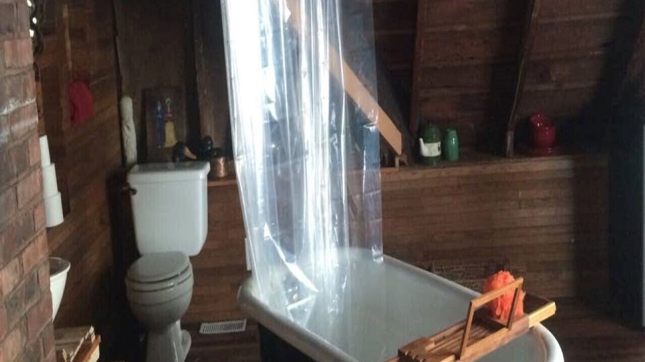 Photo of Bathroom in Downtown Niagara Falls
