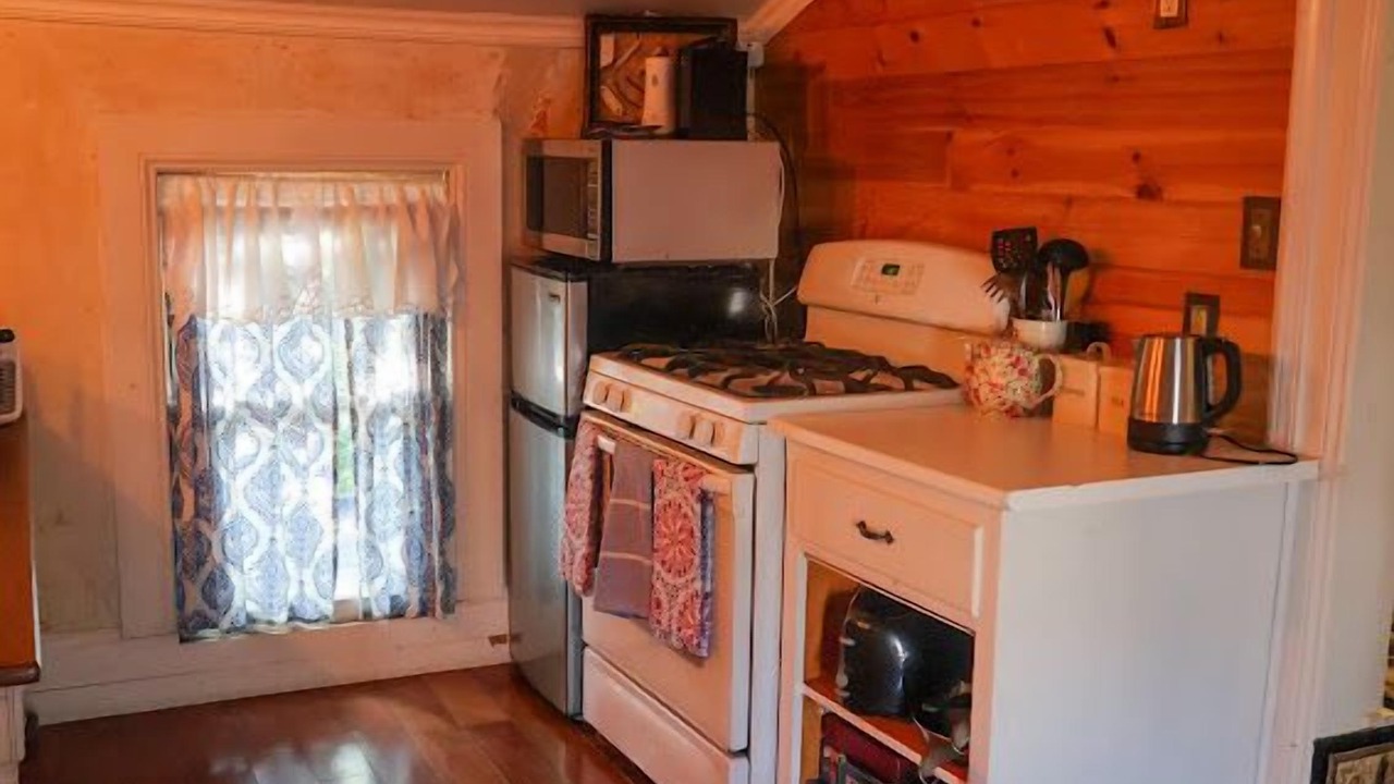 Photo of Kitchen in Downtown Niagara Falls